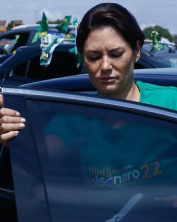 Michelle recebe má notícia após ser chamada de ‘ex-garota de programa’