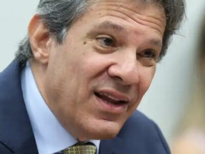 Enquanto manda cortar gastos, Haddad segue viajando de luxo