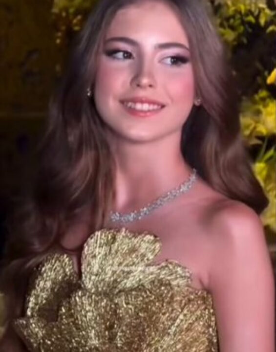 EMOCIONANTE: Herdeira milionária canta louvor a Deus em sua festa de 15 anos; VEJA VÍDEO