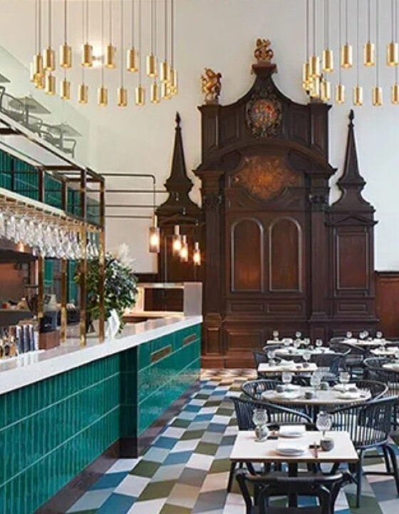 Igrejas europeias fecham e viram cafés, academias, museus, bares e boates