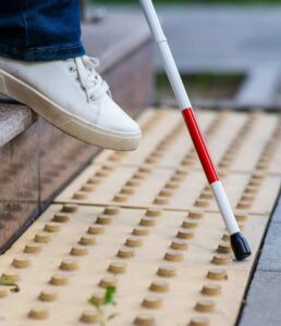 Paciente com cegueira volta a enxergar após tratamento inédito na Itália