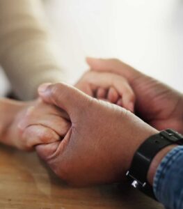 8 apps para encontrar um namoro cristão pelo celular