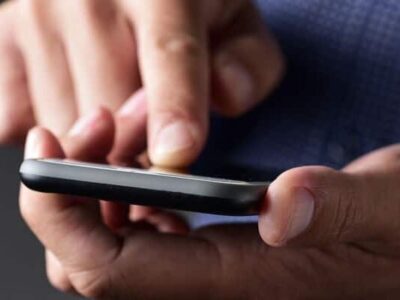 Este hábito parece ‘inofensivo’ mas pode prejudicar o desempenho do seu celular