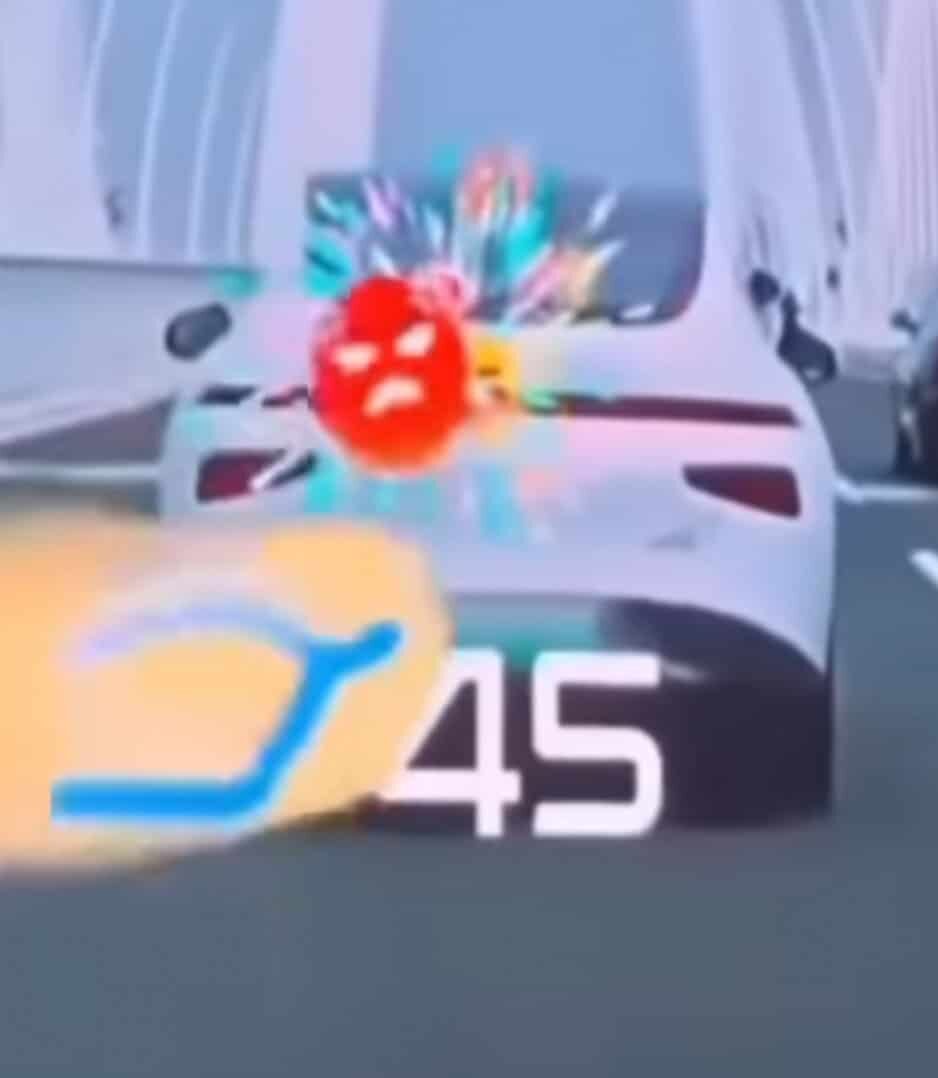 Montadora chinesa coloca jogo no para-brisa do motorista; veja!