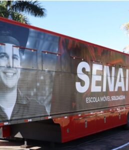 PPA traz Escola Móvel do SENAI e oferece curso de soldagem para colaboradores. Carreta está estacionada no Centro de Treinamento Dona Mara Peres. Veja