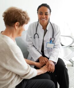 Como recepção com marketing educativo e escuta ativa impactam o sucesso das clínicas na área de saúde. E a maioria delas está errando em sua estratégia