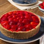 Hummm……… Da mesma série do morango de amor, vem aí a torta de morango espelhada. Hoje trouxemos essa receita deliciosa para você