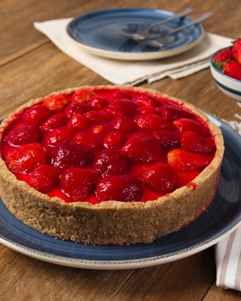 Hummm……… Da mesma série do morango de amor, vem aí a torta de morango espelhada. Hoje trouxemos essa receita deliciosa para você