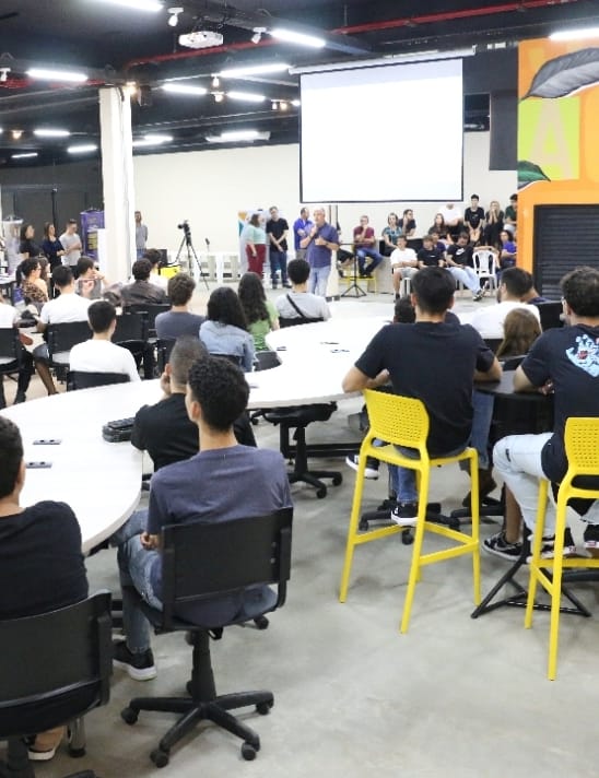 Unimar é finalista do principal prêmio de inovação do ensino superior com lançamento do curso de Inteligência Artificial. Assista ao vídeo do projeto aqui e registre seu voto. Confira!