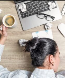 A Síndrome da Mente Embaçada: por que milhares de pessoas estão se sentindo lentas, cansadas e até mesmo esquecidas. Entenda mais com especialista