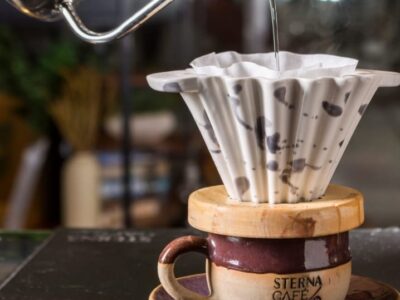 Café preto e amargo é bom? Nutricionista explica o que é o café bom de verdade. Quando o gourmet é bem preparadi não exige açúcar nem adoçante