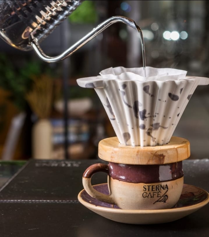 Café preto e amargo é bom? Nutricionista explica o que é o café bom de verdade. Quando o gourmet é bem preparadi não exige açúcar nem adoçante