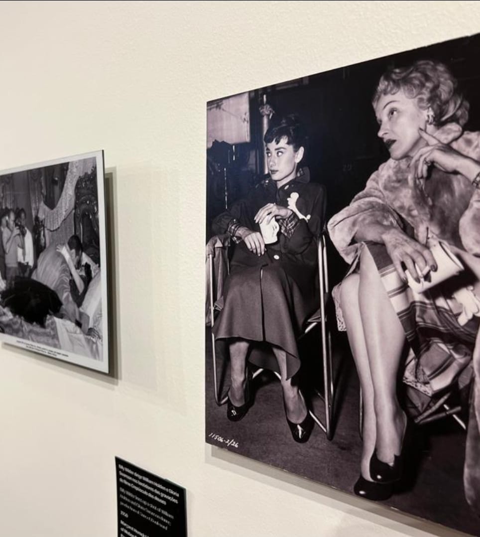 Galeria de Artes abre exposição “O Cinema de Billy Wilder”, inovando com uso de óculos de realidade virtual. Você pode passear por experiências surpreendentes
