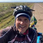 Ciclista Aurélio Magalhães chegará a Marília após oito anos dando a volta ao mundo sobre duas rodas. Veja recepção programada