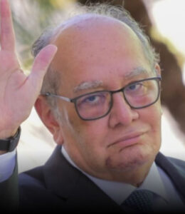 Em mensagem, Bolsonaro pediu a Eduardo para evitar críticas a Gilmar