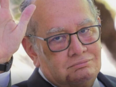 Em mensagem, Bolsonaro pediu a Eduardo para evitar críticas a Gilmar