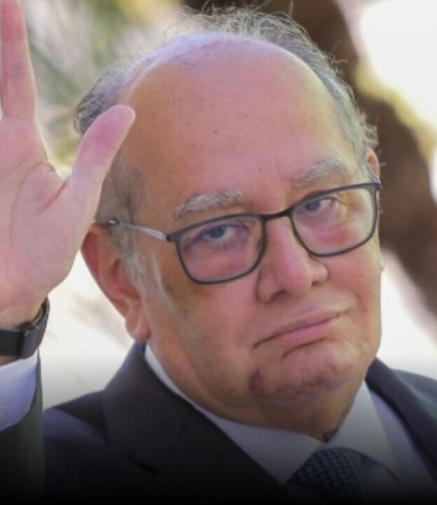Em mensagem, Bolsonaro pediu a Eduardo para evitar críticas a Gilmar
