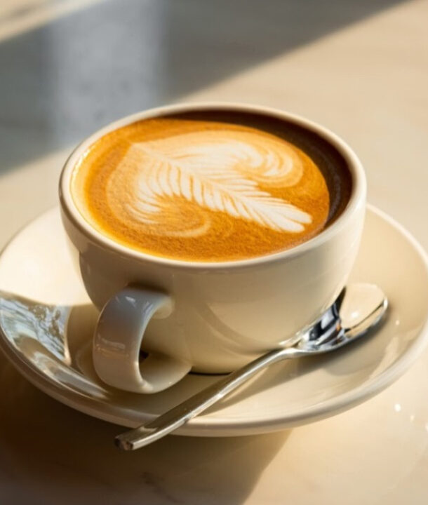 Pesquisa indica que o café pode reduzir a eficácia de antibióticos