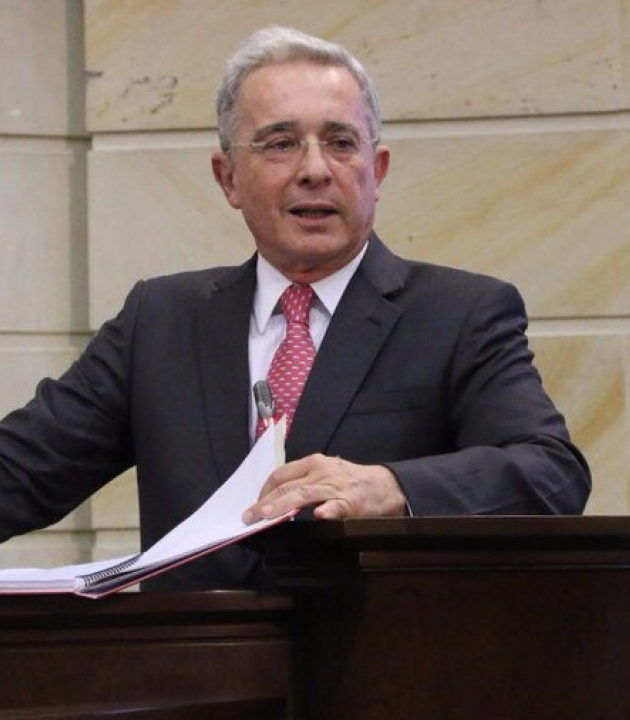 Efeito Trump: Justiça da Colômbia ordena a libertação do ex-presidente Álvaro Uribe