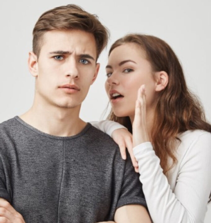Fofocar faz bem à saúde? Especialistas apontam os efeitos da prática