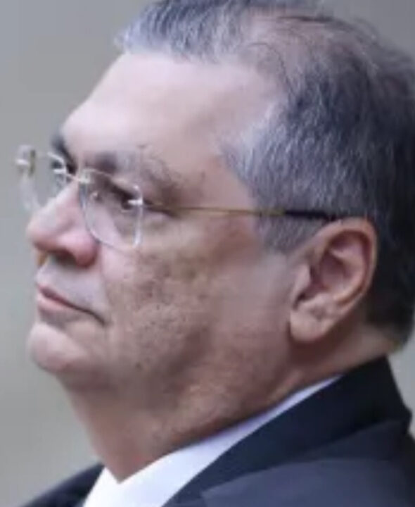 Dino determina inquérito para investigar R$ 694 mi de “emendas Pix”