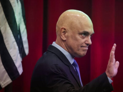 Moraes manda segurança ver celular de advogado no STF