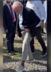 ‘Tem gente que tem tornozeleira, eu tenho meia bonita: Lula solta indireta; VEJA