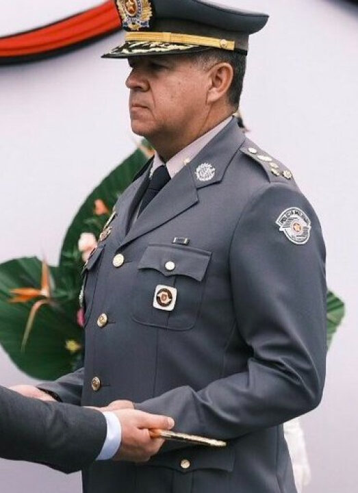 Justiça autoriza Tarcísio a contratar PMs aposentados para escolas cívico-militares