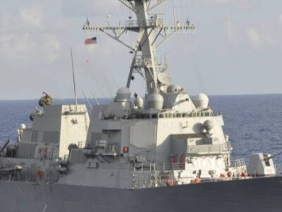 Navios enviados por Trump têm mais poder de fogo que a Venezuela