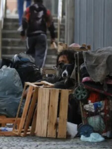 ‘Acabou a fome’ e aumentaram os sem-teto: Brasil dobra o número de moradores de rua no governo Lula; VEJA NÚMEROS