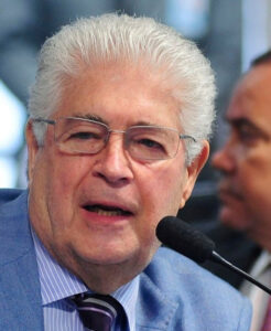 Requião admite que perdeu tudo por apoiar Lula e diz que governo está um horror