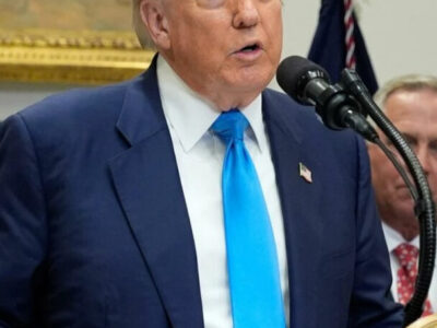 Trump defende fim de licença de emissoras por ‘cobertura injusta’