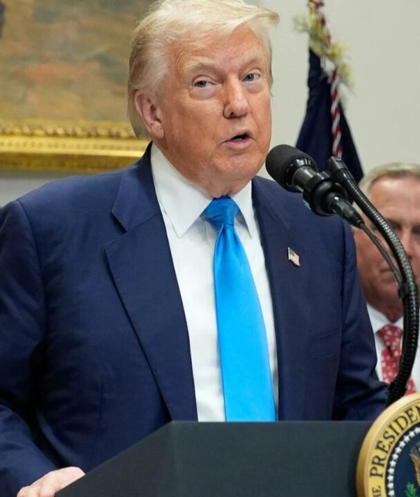 Trump defende fim de licença de emissoras por ‘cobertura injusta’