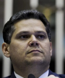 Oposição conquista presidência da CPMI do INSS e impõe derrota a Davi Alcolumbre