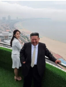 Miniogiva nuclear de lembrança e jet-ski: russos vão a resort norte-coreano