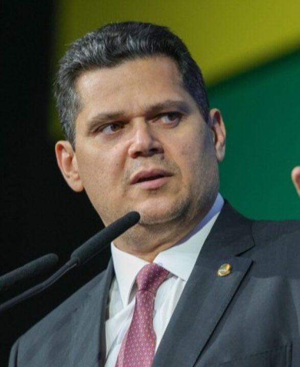 Ministério das Comunicações decide cassar rádio ligada a rival de Alcolumbre no Amapá