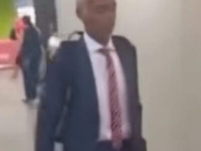 Senador Romário é abordado em aeroporto por cidadão cobrando voto para impeachment de Moraes