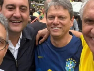 Veja a indireta de Carlos Bolsonaro a Tarcísio, Zema, Caiado e Ratinho