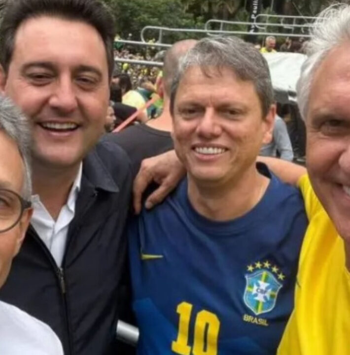 Veja a indireta de Carlos Bolsonaro a Tarcísio, Zema, Caiado e Ratinho