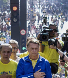 PF inclui mensagens sem elo com investigação em relatório sobre Bolsonaro às vésperas de julgamento