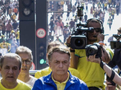 PF inclui mensagens sem elo com investigação em relatório sobre Bolsonaro às vésperas de julgamento