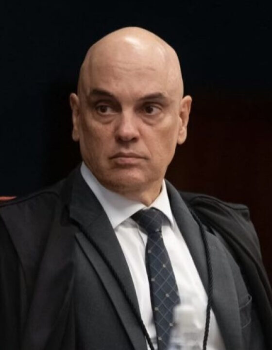 EUA estudam tirar de Moraes acesso a companhias aéreas, hotéis e Apple