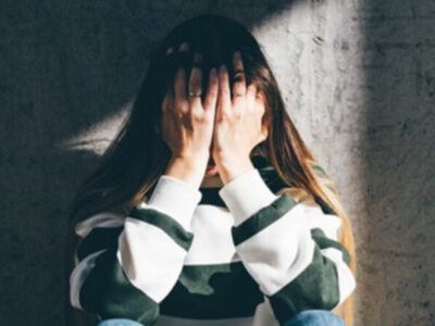 Sofrimento mental atinge mais meninas e jovens LGBTQIA+, aponta estudo