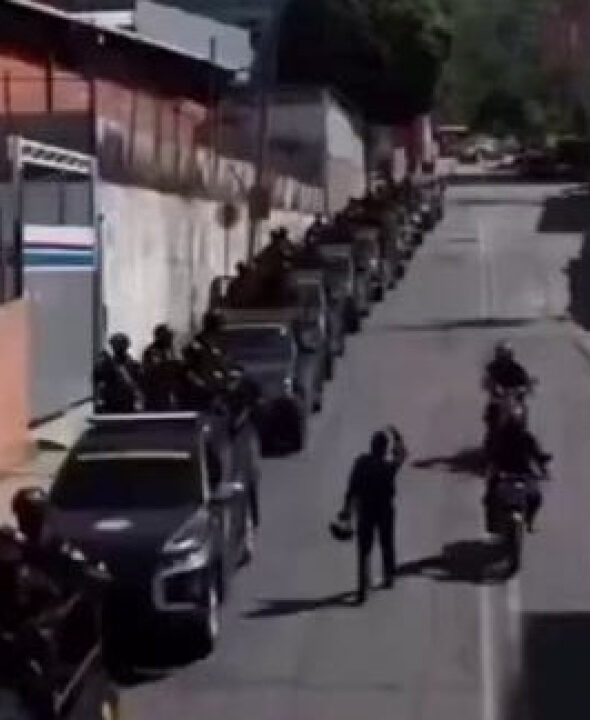 Maduro coloca sua guarda na rua para reforço militar em Caracas e expõe pânico no regime Maduro após pressão dos EUA; VEJA VÍDEO