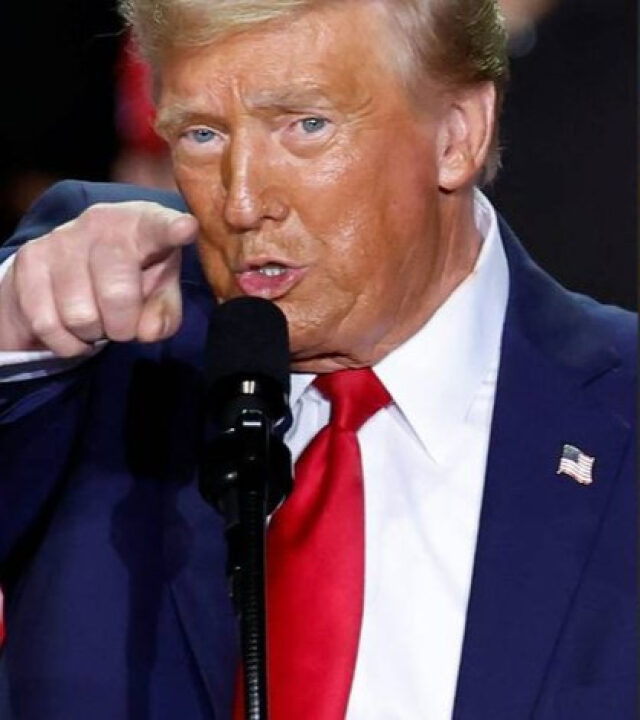 Trump aumenta pressão sobre Maduro e envia novos navios de guerra à Venezuela