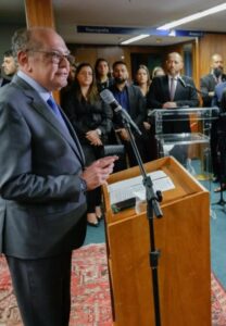 Gilmar ironiza cancelamento de visto dos Estados Unidos