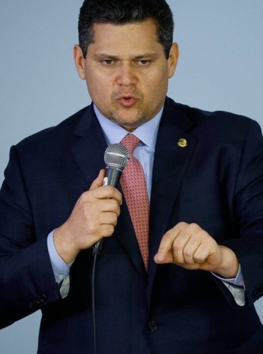 Segundo Alcolumbre, ele e Motta se sentem ‘esmagados’ e sob ameaça permanente de ter que escolher um lado