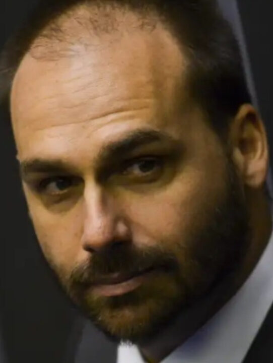 Eduardo Bolsonaro marca viagem a Europa para denunciar Moraes