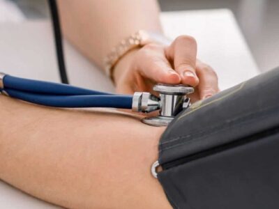 Novo adesivo permite monitorar pressão arterial de um jeito mais fácil
