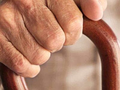 Solidão na terceira idade: robôs com IA viram companhia para idosos
